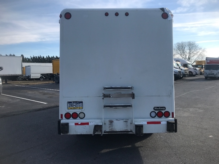 2018 Isuzu NRR in Harrisburg, PA — photo 7