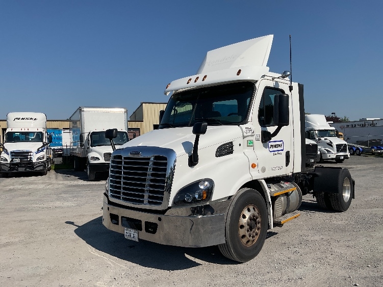 2017 Freightliner Cascadia in Harrisburg, PA — photo 3