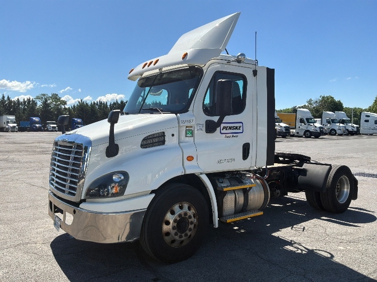 2017 Freightliner Cascadia in Harrisburg, PA — photo 3