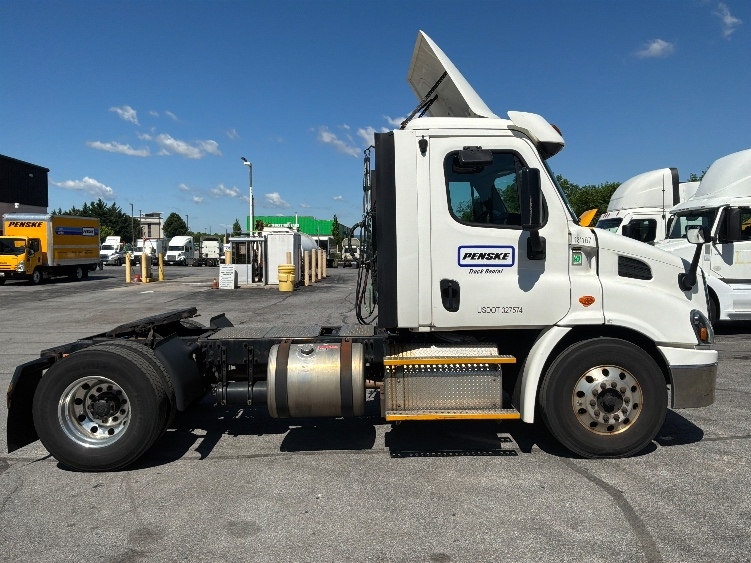 2017 Freightliner Cascadia in Harrisburg, PA — photo 8