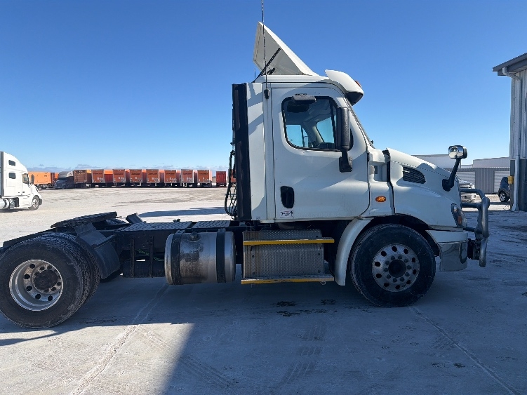2018 Freightliner Cascadia in Sturtevant, WI — photo 8