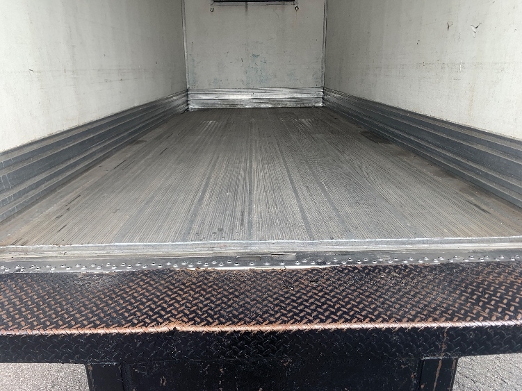 2018 Isuzu NQR in Nashville (Mount Juliet), TN — photo 9