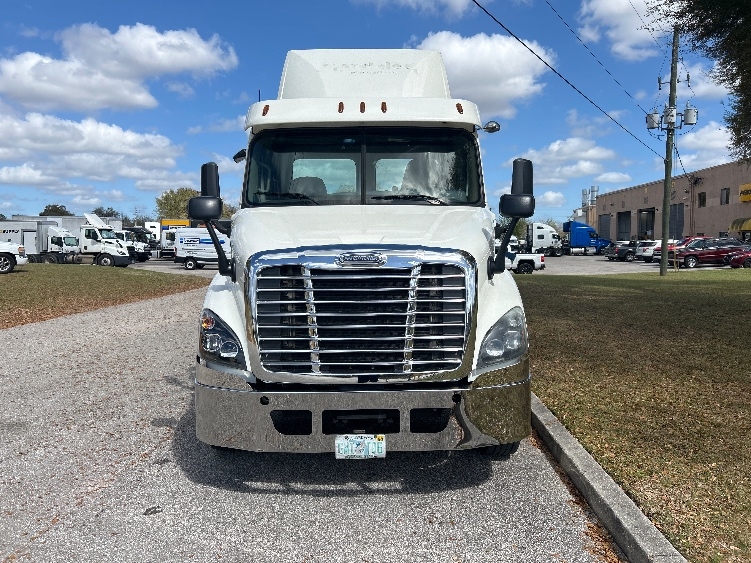 2017 Freightliner Cascadia in Ocala, FL — photo 2