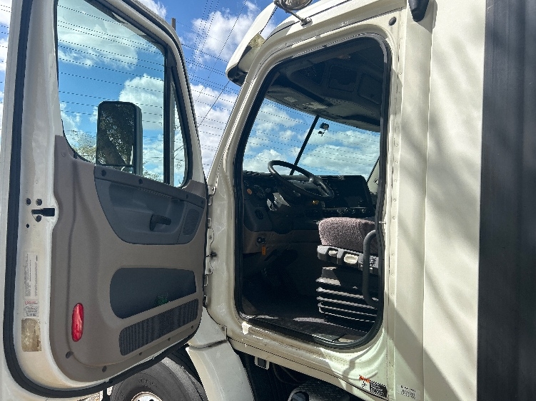 2017 Freightliner Cascadia in Ocala, FL — photo 9