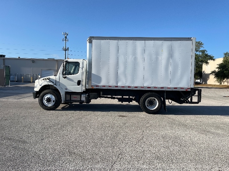 2018 Freightliner eM2 in Tampa, FL — photo 4