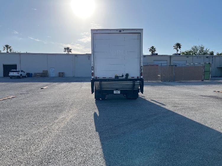 2018 Freightliner eM2 in Tampa, FL — photo 7