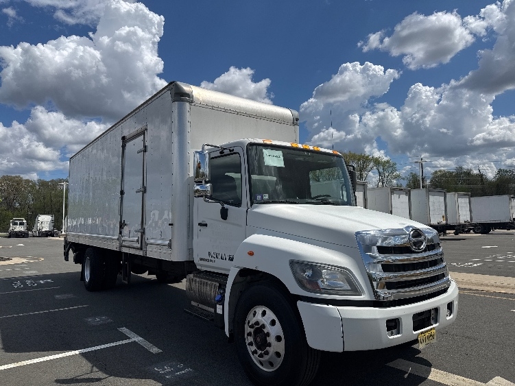 2018 Hino 268 in Monmouth Junction, NJ — photo 3
