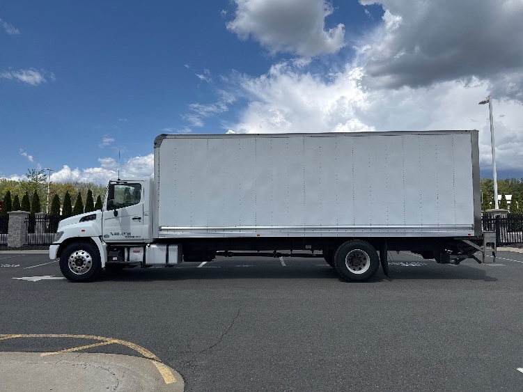 2018 Hino 268 in Monmouth Junction, NJ — photo 4
