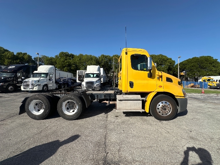2018 Freightliner Cascadia in Medley, FL — photo 8