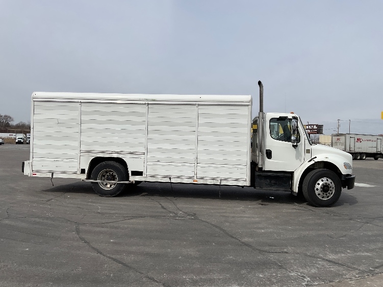 2018 Freightliner M2 106 in Milwaukee, WI — photo 10