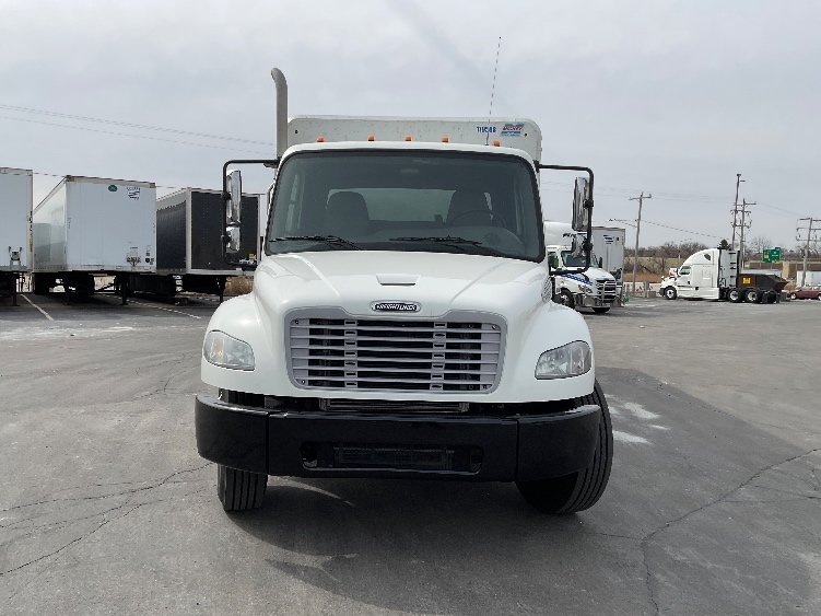 2018 Freightliner M2 106 in Milwaukee, WI — photo 2