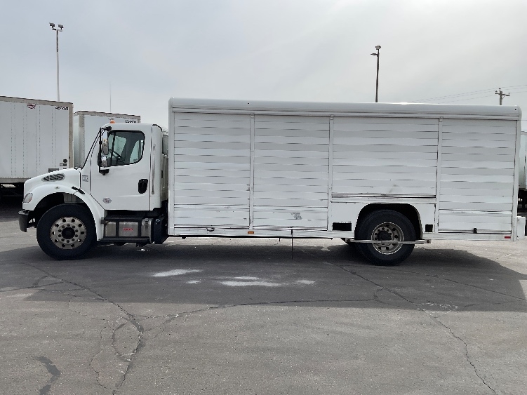 2018 Freightliner M2 106 in Milwaukee, WI — photo 4