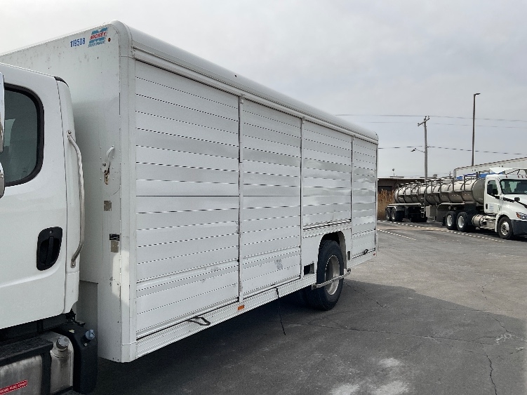 2018 Freightliner M2 106 in Milwaukee, WI — photo 5