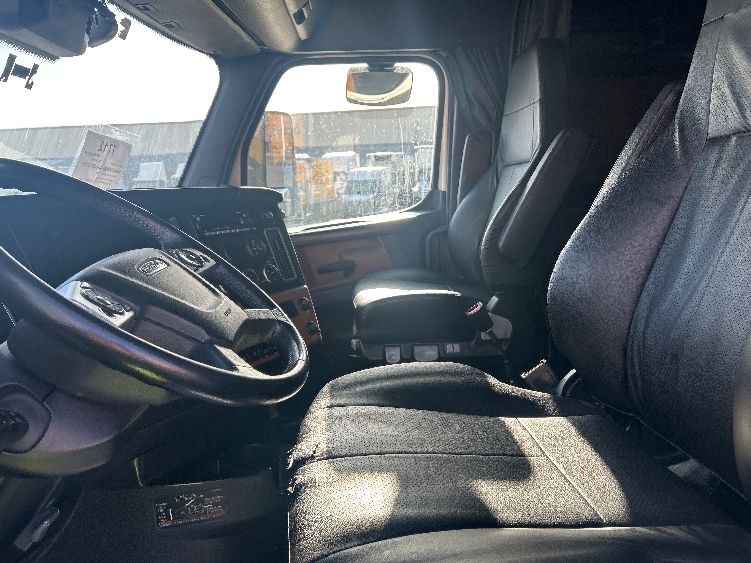 2023 Freightliner Cascadia in Las Vegas, NV — photo 10