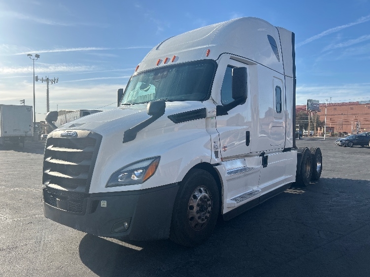 2023 Freightliner Cascadia in Las Vegas, NV — photo 3