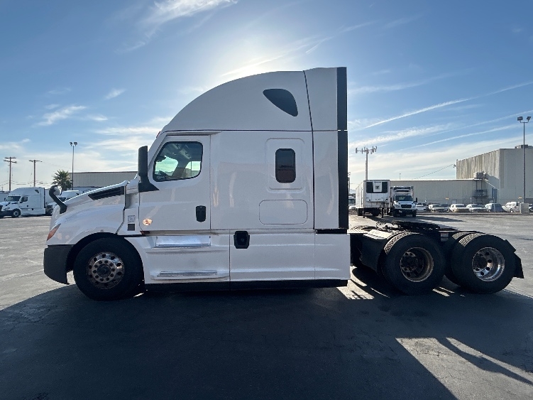 2023 Freightliner Cascadia in Las Vegas, NV — photo 4