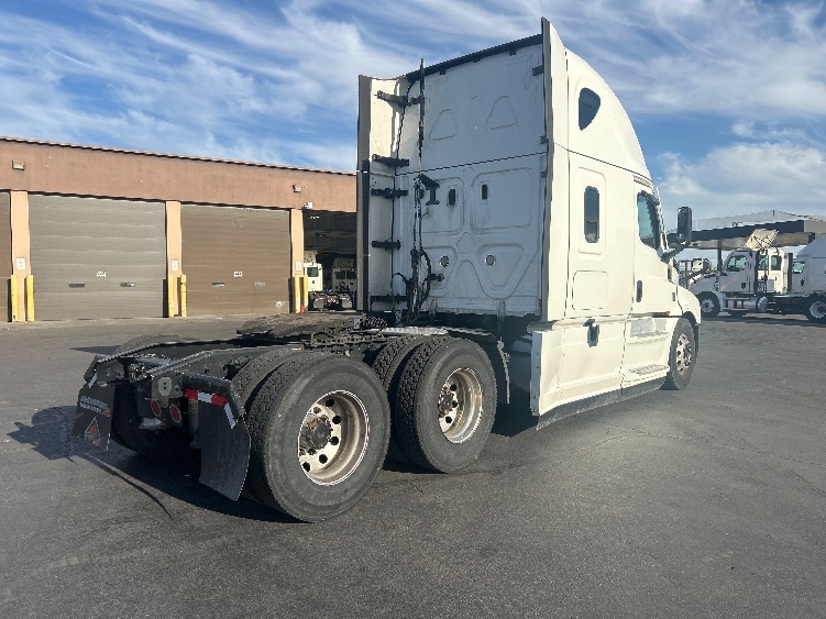 2023 Freightliner Cascadia in Las Vegas, NV — photo 7
