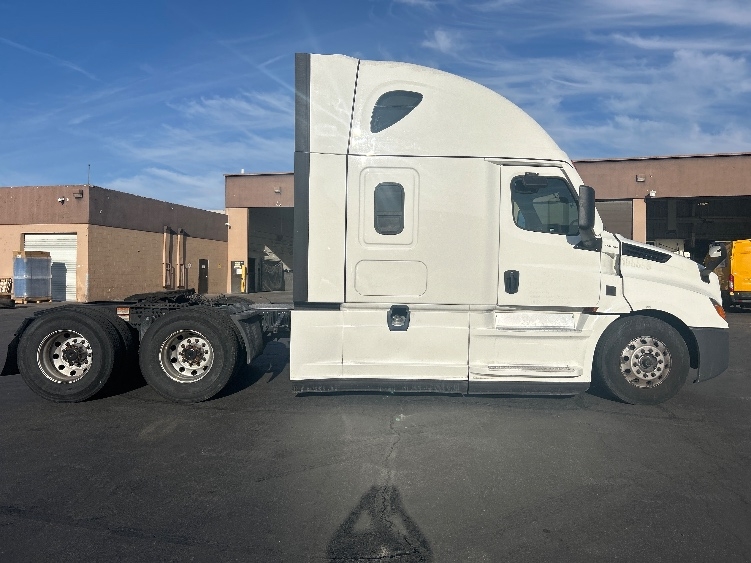 2023 Freightliner Cascadia in Las Vegas, NV — photo 8
