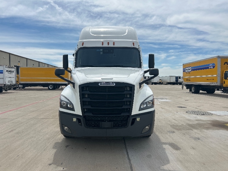 2023 Freightliner Cascadia in Katy, TX — photo 2