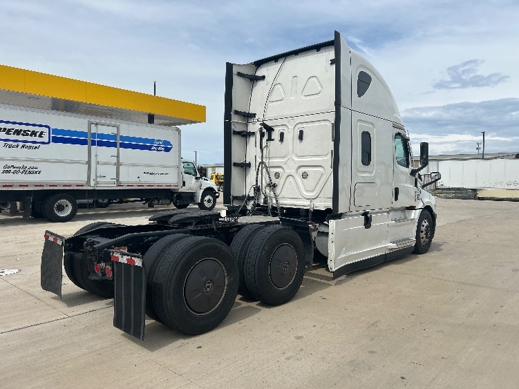 2023 Freightliner Cascadia in Katy, TX — photo 7