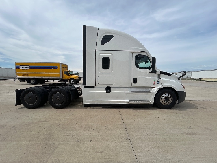 2023 Freightliner Cascadia in Katy, TX — photo 8