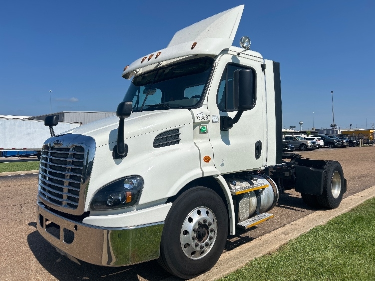 2017 Freightliner Cascadia in Jackson, MS — photo 3