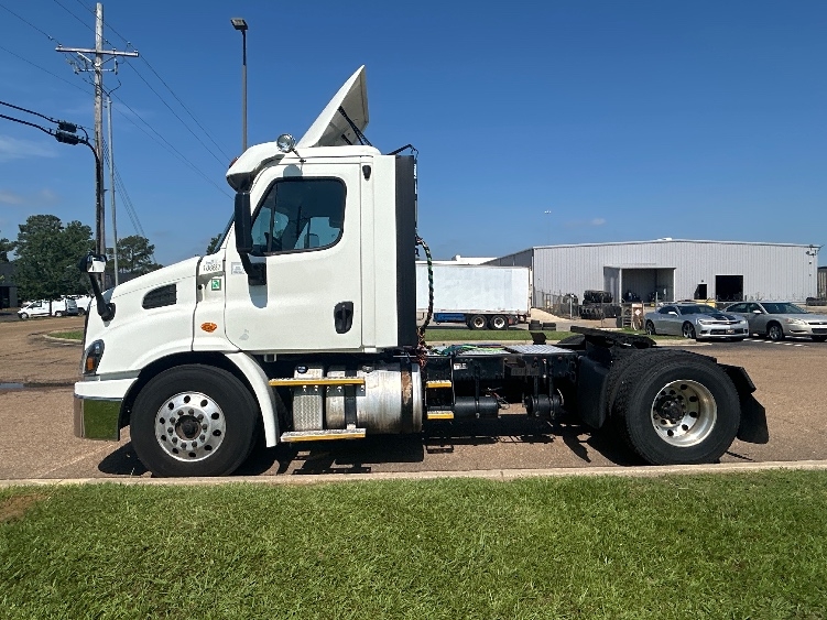 2017 Freightliner Cascadia in Jackson, MS — photo 4
