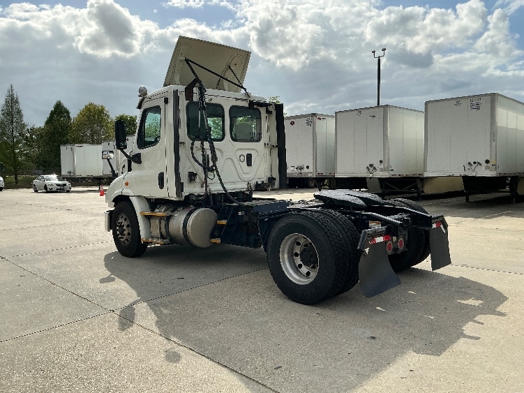 2017 Freightliner Cascadia in Hammond, LA — photo 5