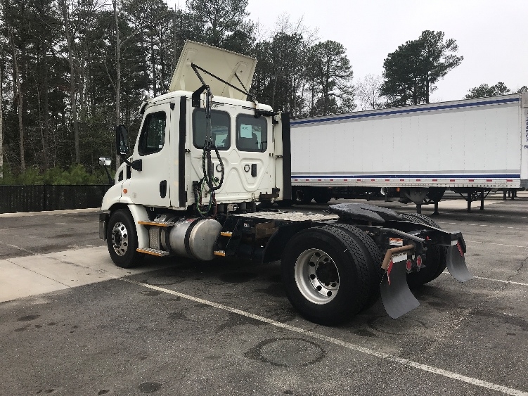 2017 Freightliner Cascadia in Prince George, VA — photo 5