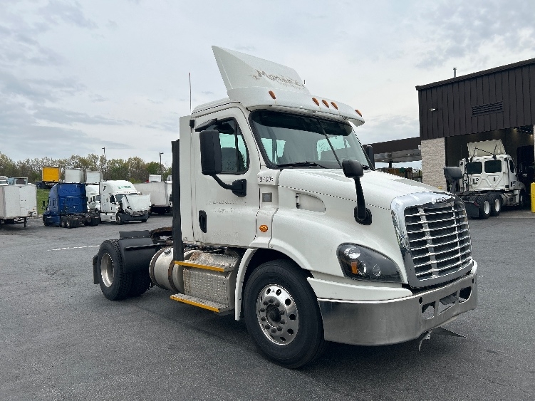 2017 Freightliner Cascadia in Montgomery, NY