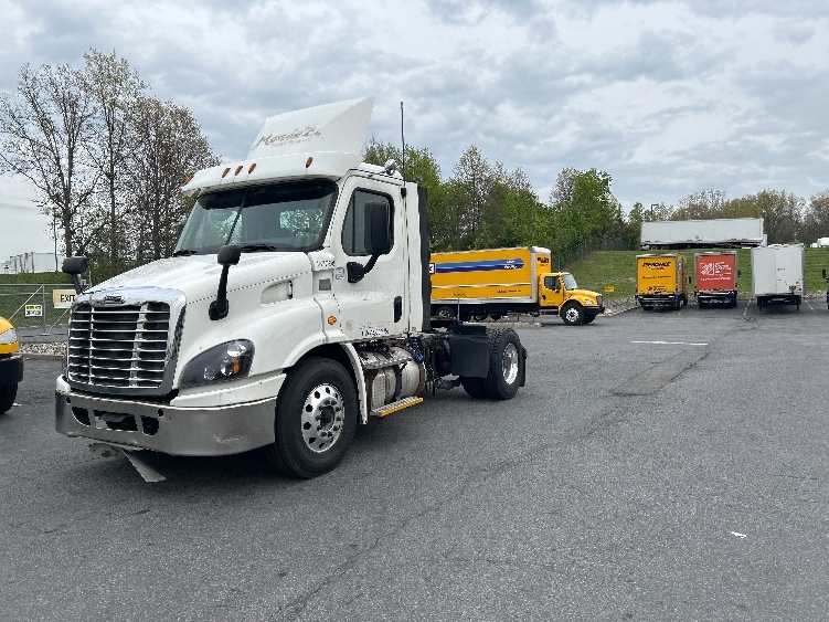 2017 Freightliner Cascadia in Montgomery, NY — photo 3