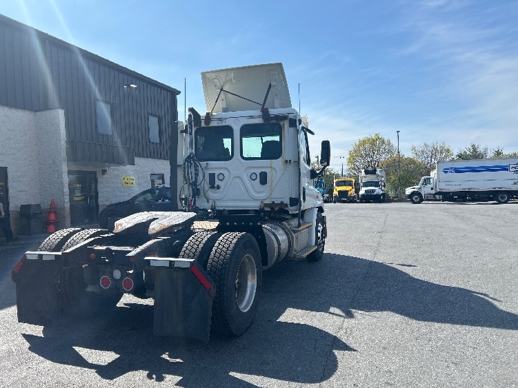 2017 Freightliner Cascadia in Montgomery, NY — photo 7
