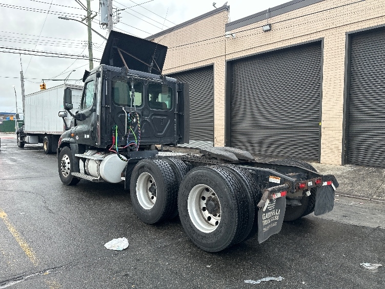 2018 Freightliner Cascadia in West Babylon, NY — photo 5
