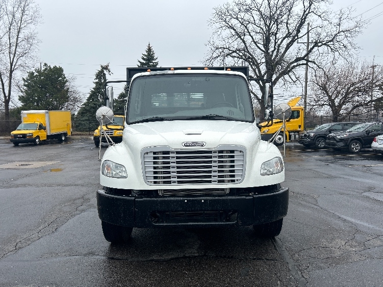2018 Freightliner M2 106 in Lansing, MI — photo 2