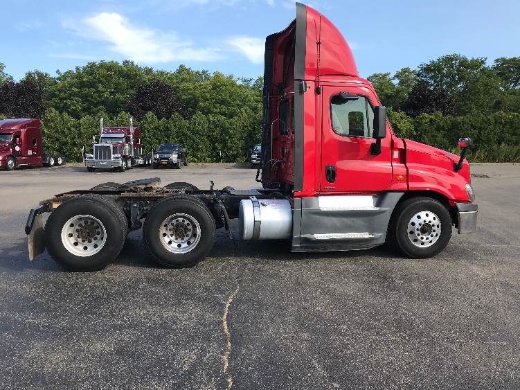 2018 Freightliner Cascadia in Fredonia, NY — photo 8