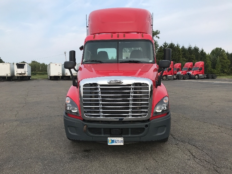2018 Freightliner Cascadia in Rochester, NY — photo 2