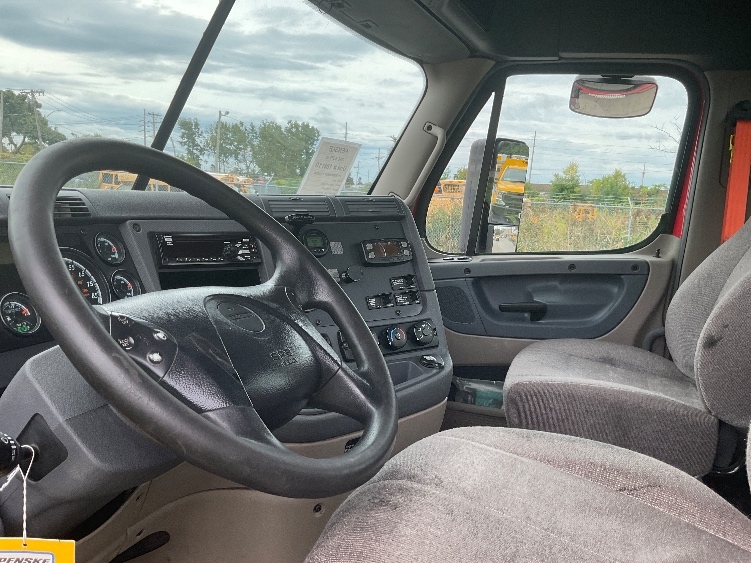 2018 Freightliner Cascadia in Rochester, NY — photo 10