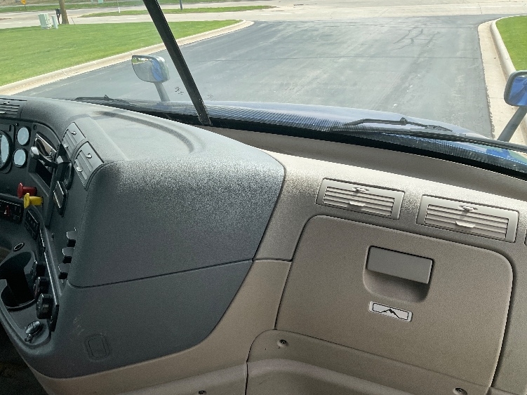 2018 Freightliner Cascadia in Milwaukee, WI — photo 10