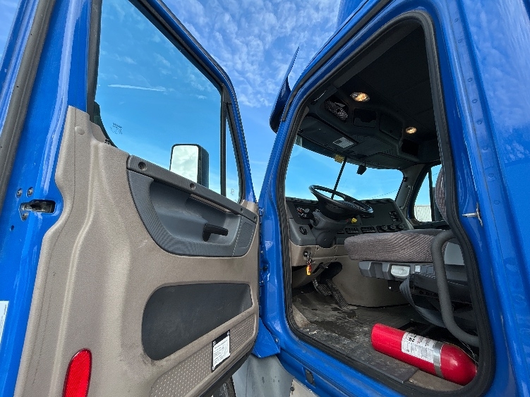 2018 Freightliner Cascadia in Moberly, MO — photo 9