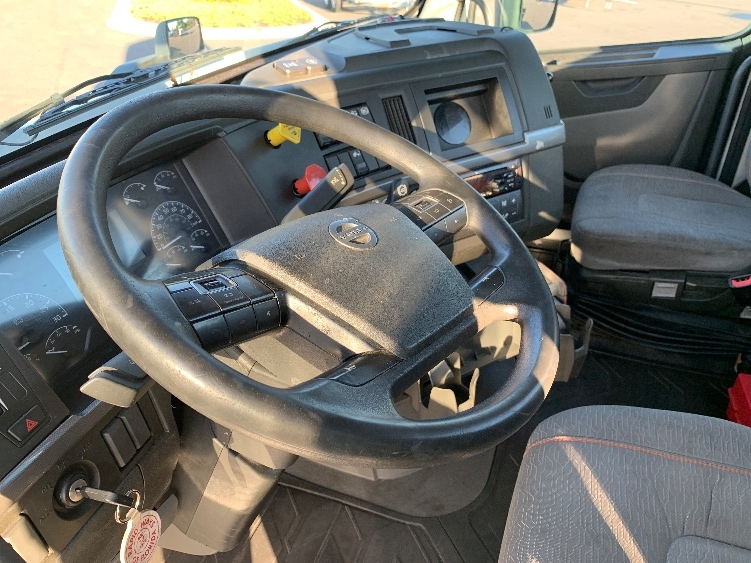 2019 Volvo VNR 640 in Ocala, FL — photo 10