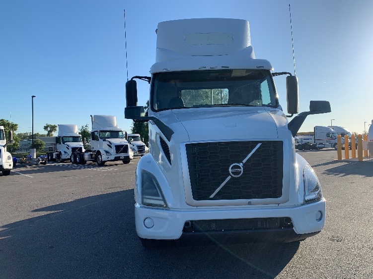 2019 Volvo VNR 640 in Ocala, FL — photo 2