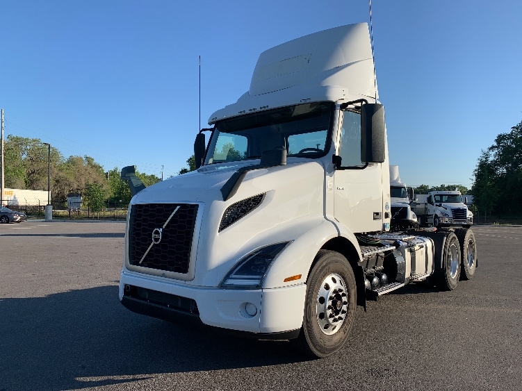 2019 Volvo VNR 640 in Ocala, FL — photo 3