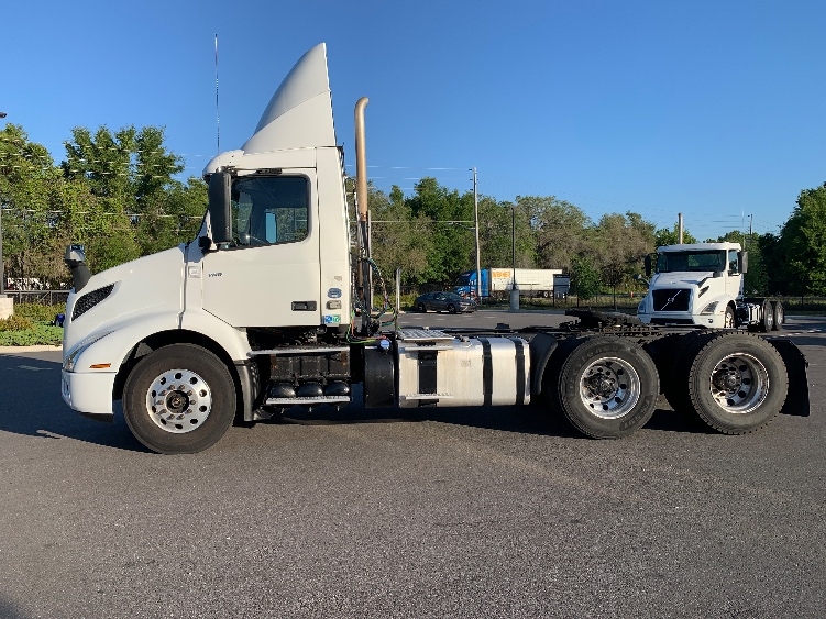 2019 Volvo VNR 640 in Ocala, FL — photo 4