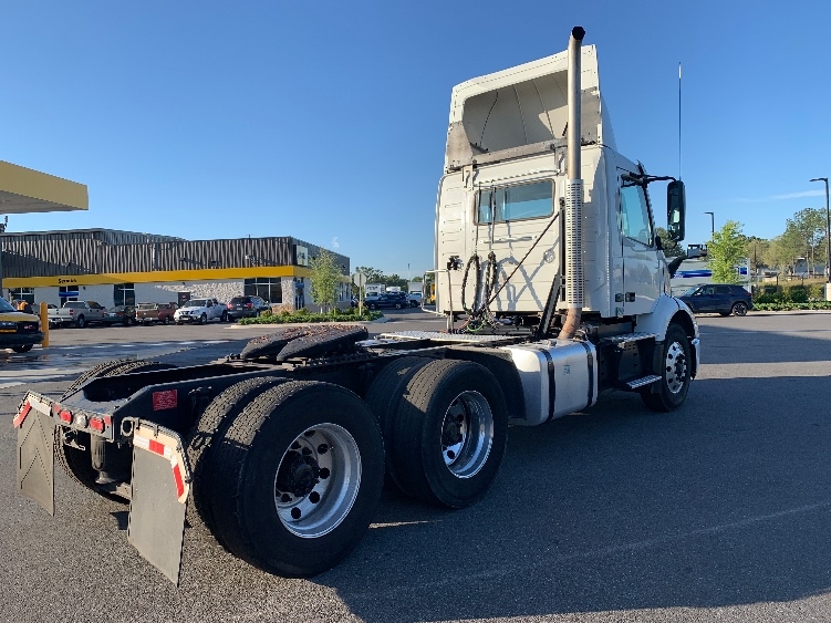 2019 Volvo VNR 640 in Ocala, FL — photo 7