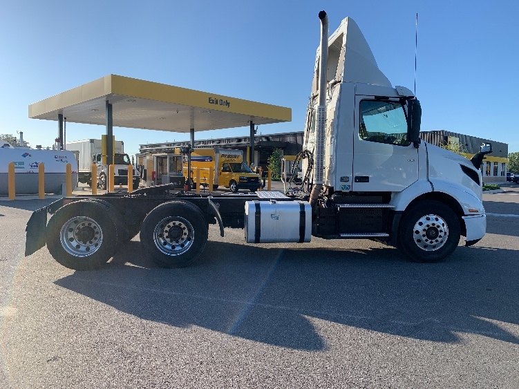 2019 Volvo VNR 640 in Ocala, FL — photo 8