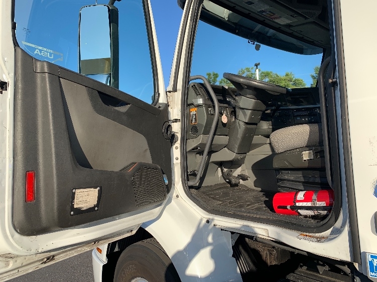2019 Volvo VNR 640 in Ocala, FL — photo 9