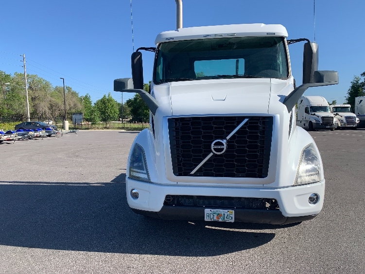 2019 Volvo VNR 640 in Ocala, FL — photo 2