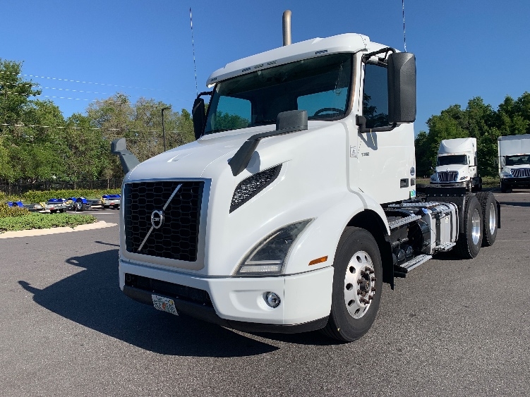 2019 Volvo VNR 640 in Ocala, FL — photo 3