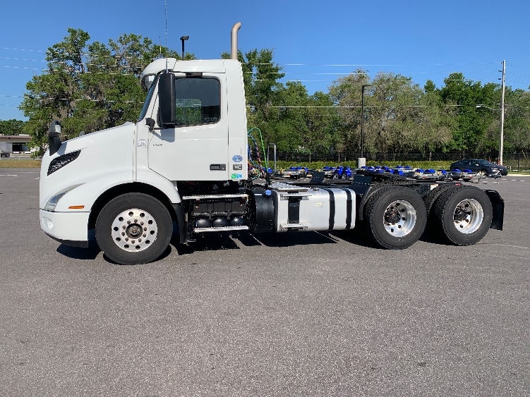 2019 Volvo VNR 640 in Ocala, FL — photo 4