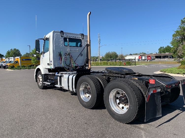 2019 Volvo VNR 640 in Ocala, FL — photo 5